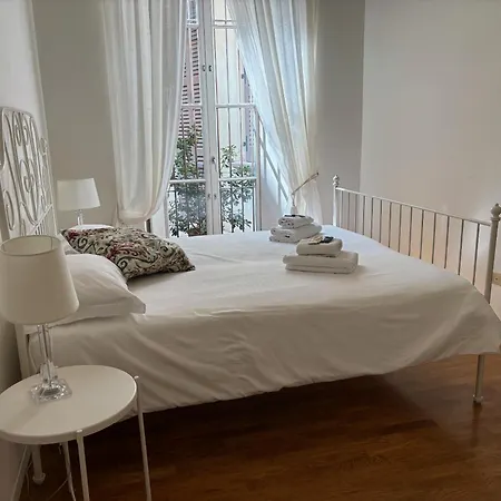 Ad Flat アパート *