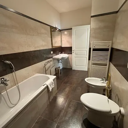 Ad Flat アパート *